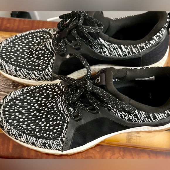 Adidas sneakers Size 9 women - Picture 3 of 5